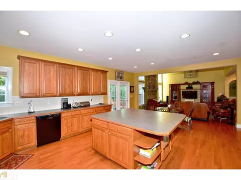 545 Augusta Dr, Canton, GA 30115 photo 9