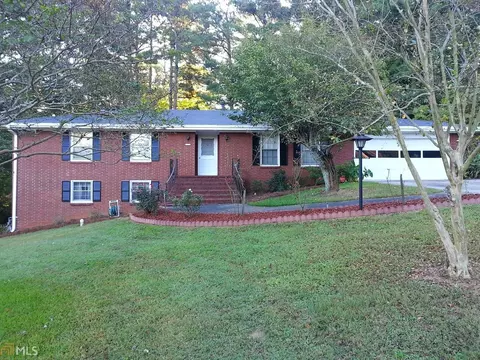 6776 Charles Dr, Morrow, GA 30260 photo 2