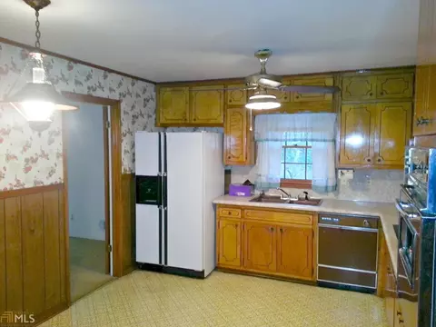 6776 Charles Dr, Morrow, GA 30260 photo 5