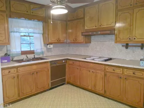6776 Charles Dr, Morrow, GA 30260 photo 6
