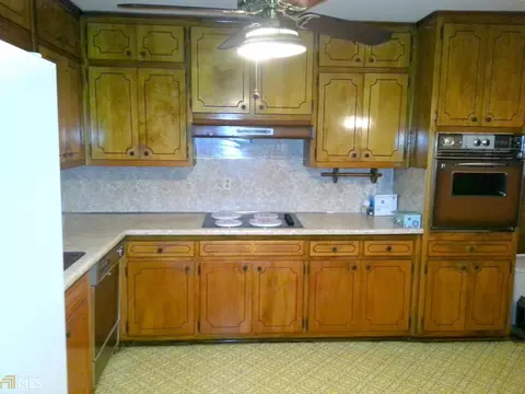 6776 Charles Dr, Morrow, GA 30260 photo 8