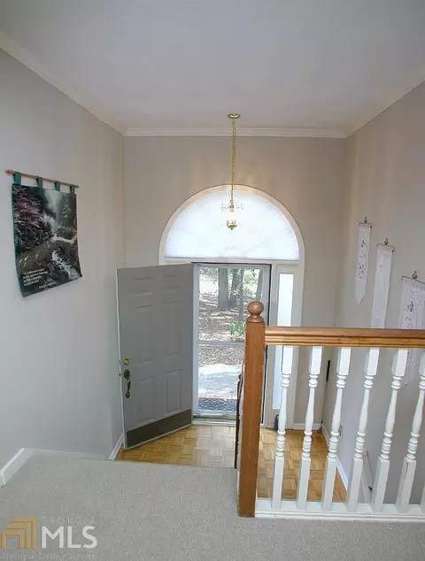 5024 Farmbrook Ln, Gainesville, GA 30507 photo 2