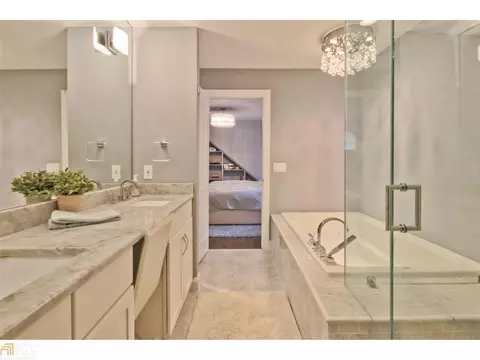 3584 Hildon Cir, Chamblee, GA 30341 photo 2
