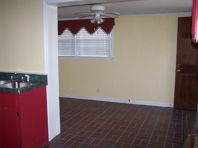201 E Meadow Way Dr, Lagrange, GA 30241 photo 9