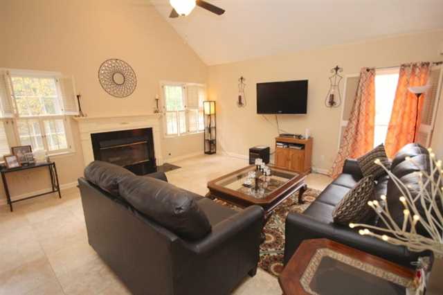 1155 Pebble Bend Dr, Grayson, GA 30017 photo 2