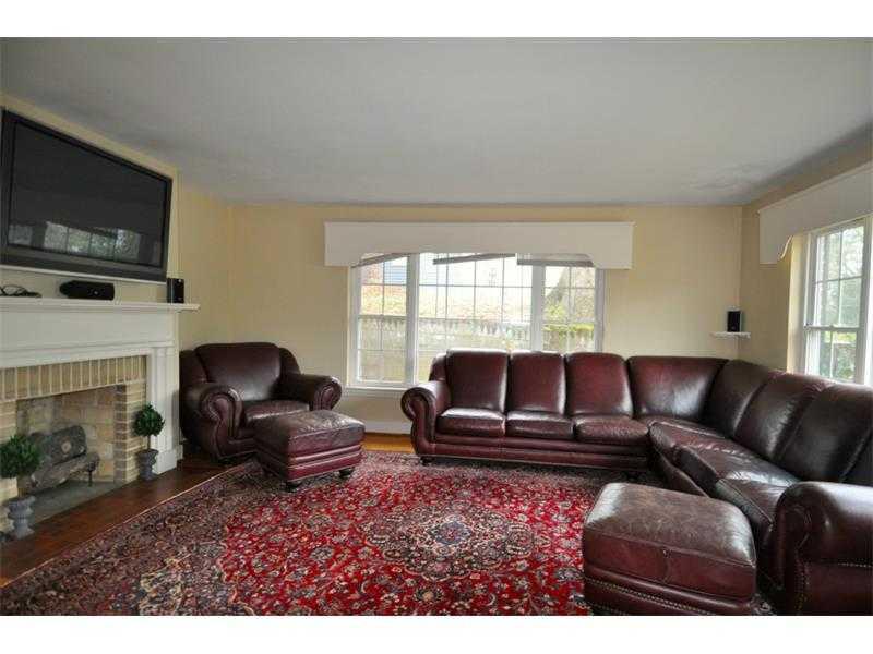 210 Forrest Ave, Gainesville, GA 30501 photo 3