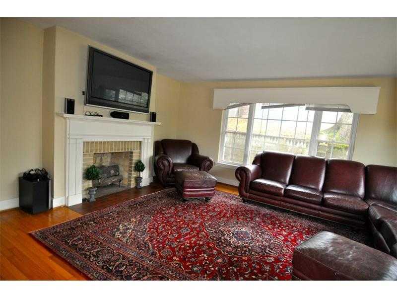 210 Forrest Ave, Gainesville, GA 30501 photo 2