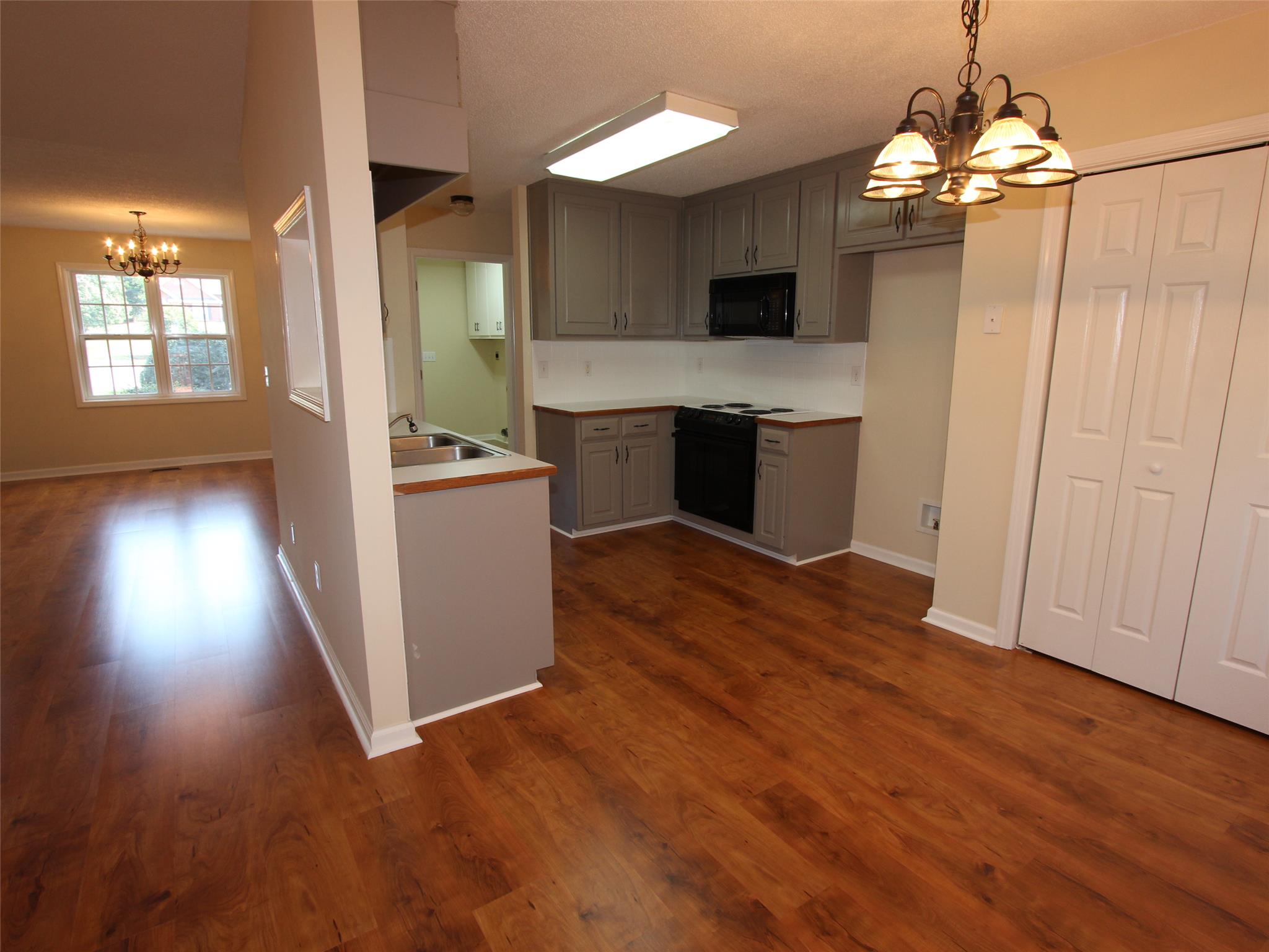 150 Castle Hl, Tyrone, GA 30290 photo 3