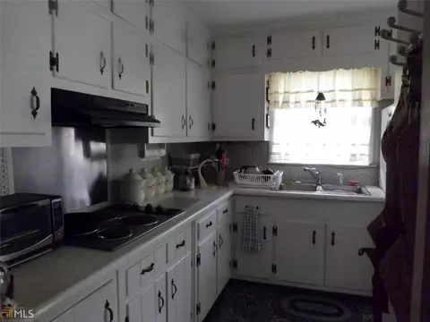 5338 Orchard Pl, Morrow, GA 30260 photo 2