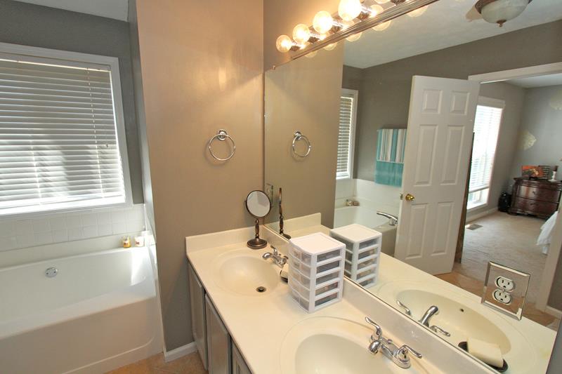 3900 Riversong Dr, Suwanee, GA 30024 photo 15