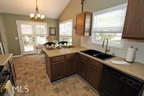 3900 Riversong Dr, Suwanee, GA 30024 photo 9
