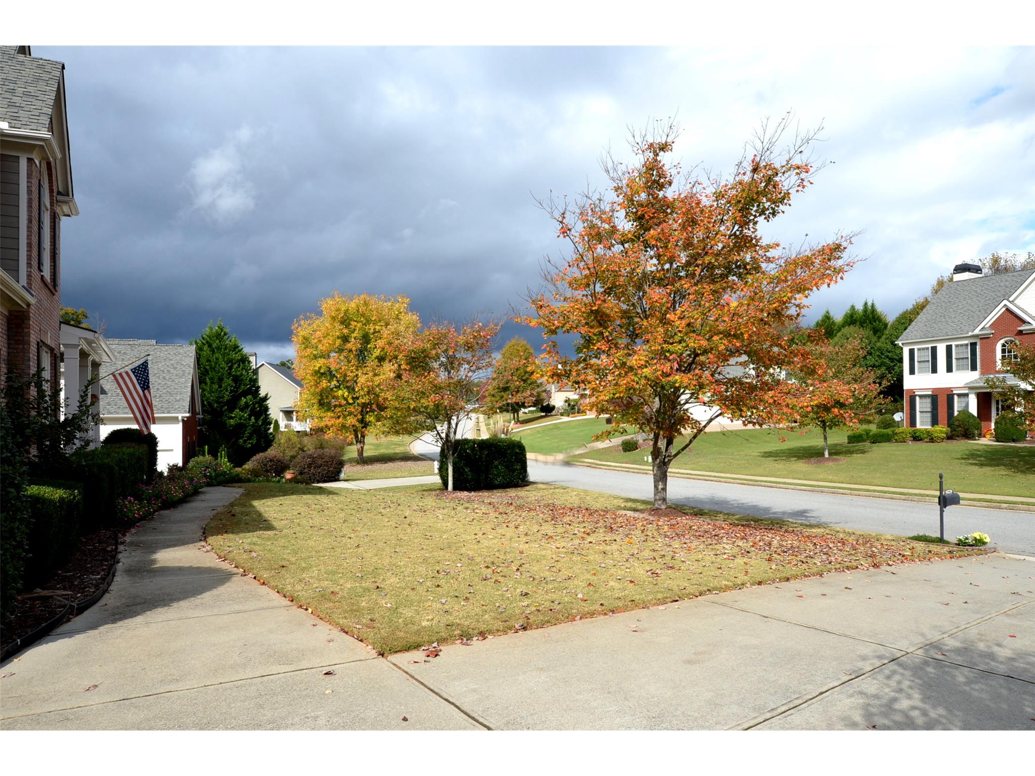 3904 Lost Oak Dr, Buford, GA 30519 photo 2
