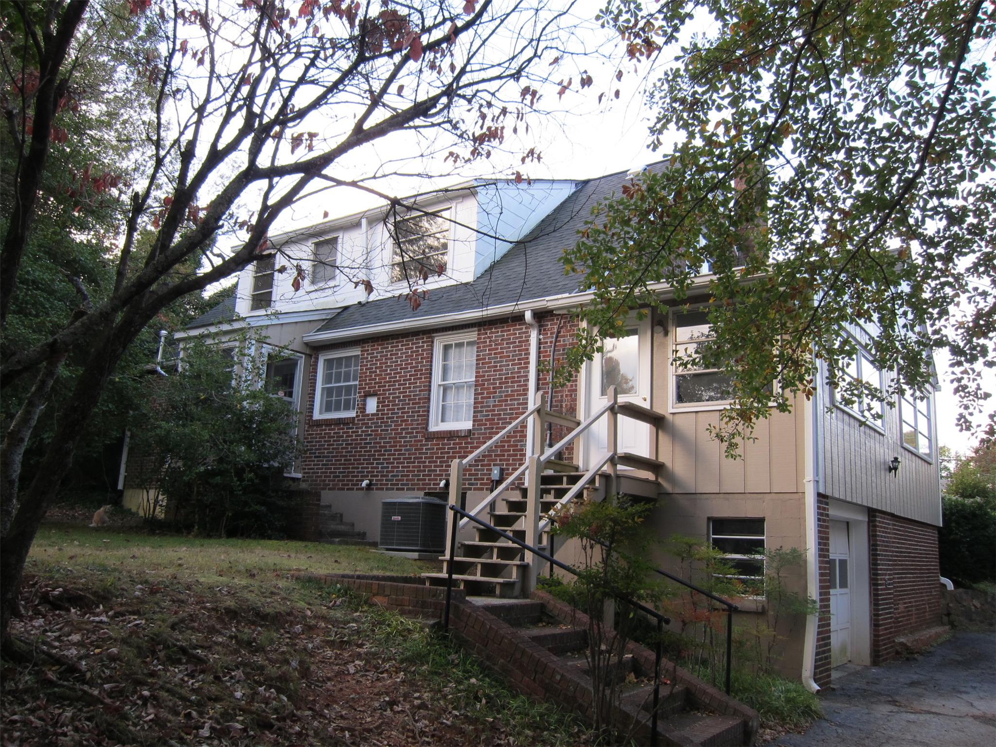 154 Chenocetah Dr, Cornelia, GA 30531 photo 2