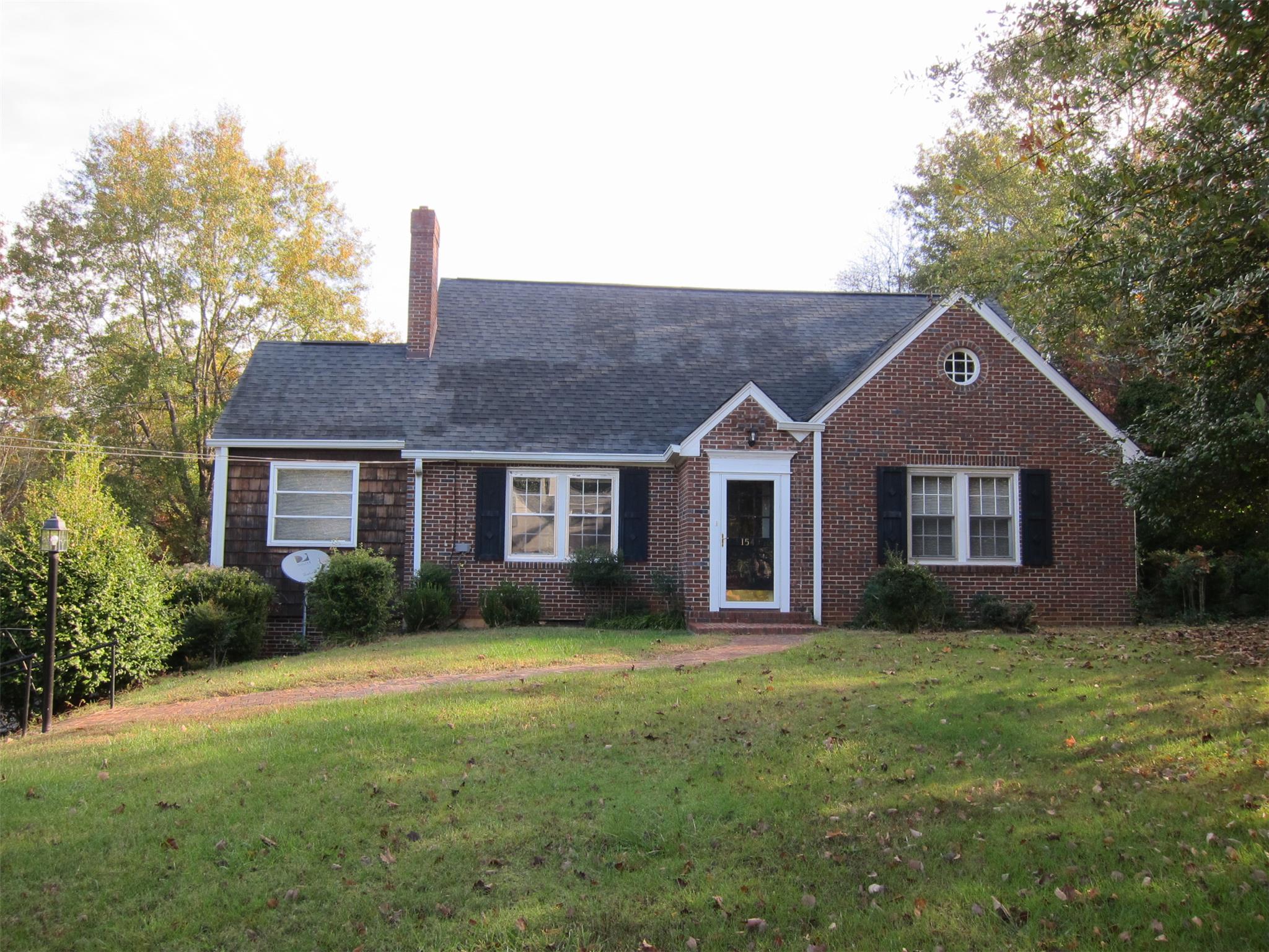 154 Chenocetah Dr, Cornelia, GA 30531 photo 1