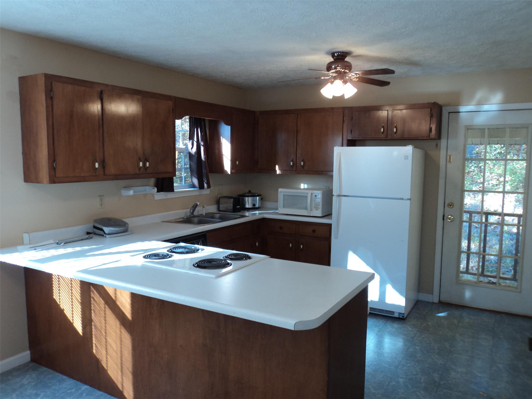 107 Stapleton Dr, Clarkesville, GA 30523 photo 3