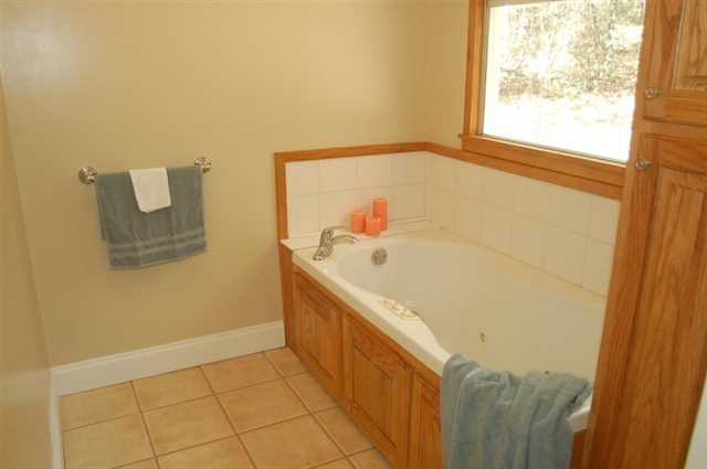 724 Ridgewood Dr, Pendergrass, GA 30567 photo 12