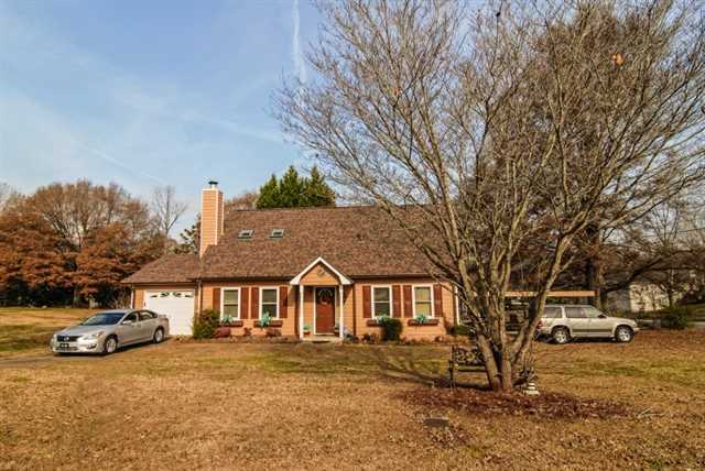 6045 Amberly Rd, Rex, GA 30273 photo 2