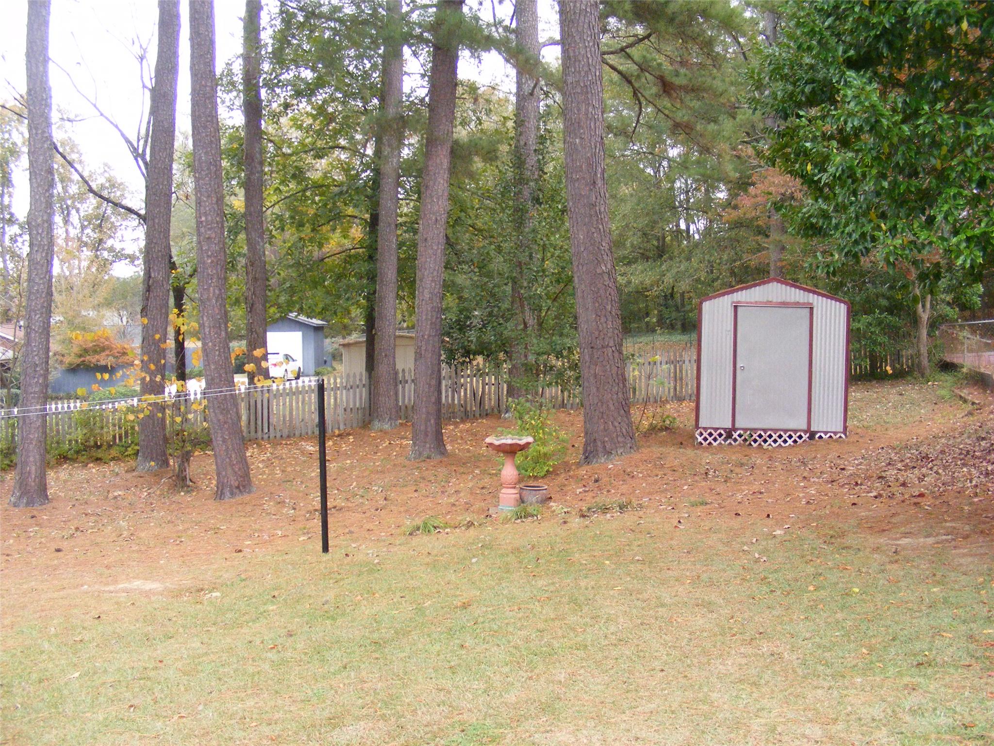 128 Pine Cir, Winder, GA 30680 photo 5