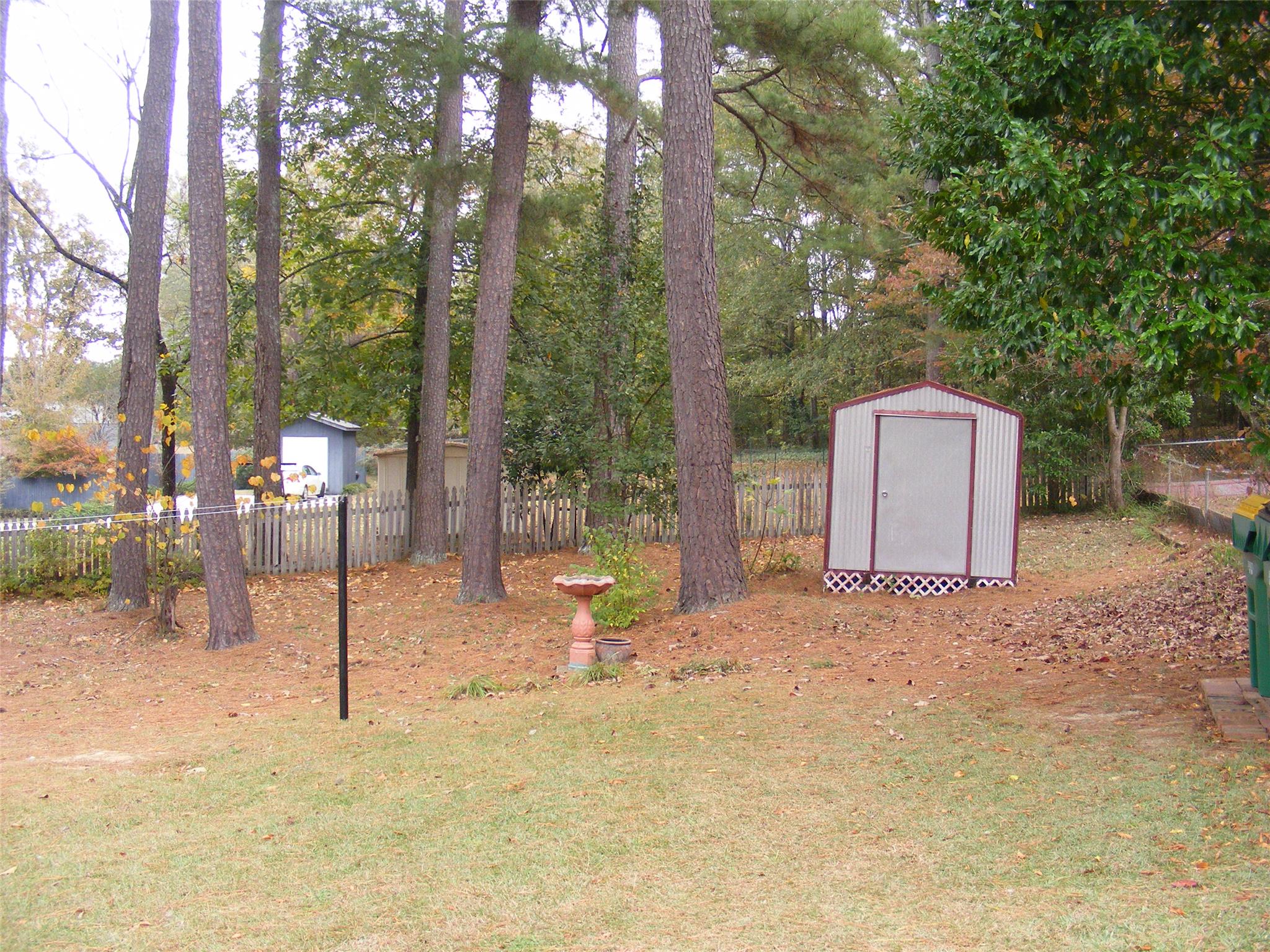 128 Pine Cir, Winder, GA 30680 photo 4