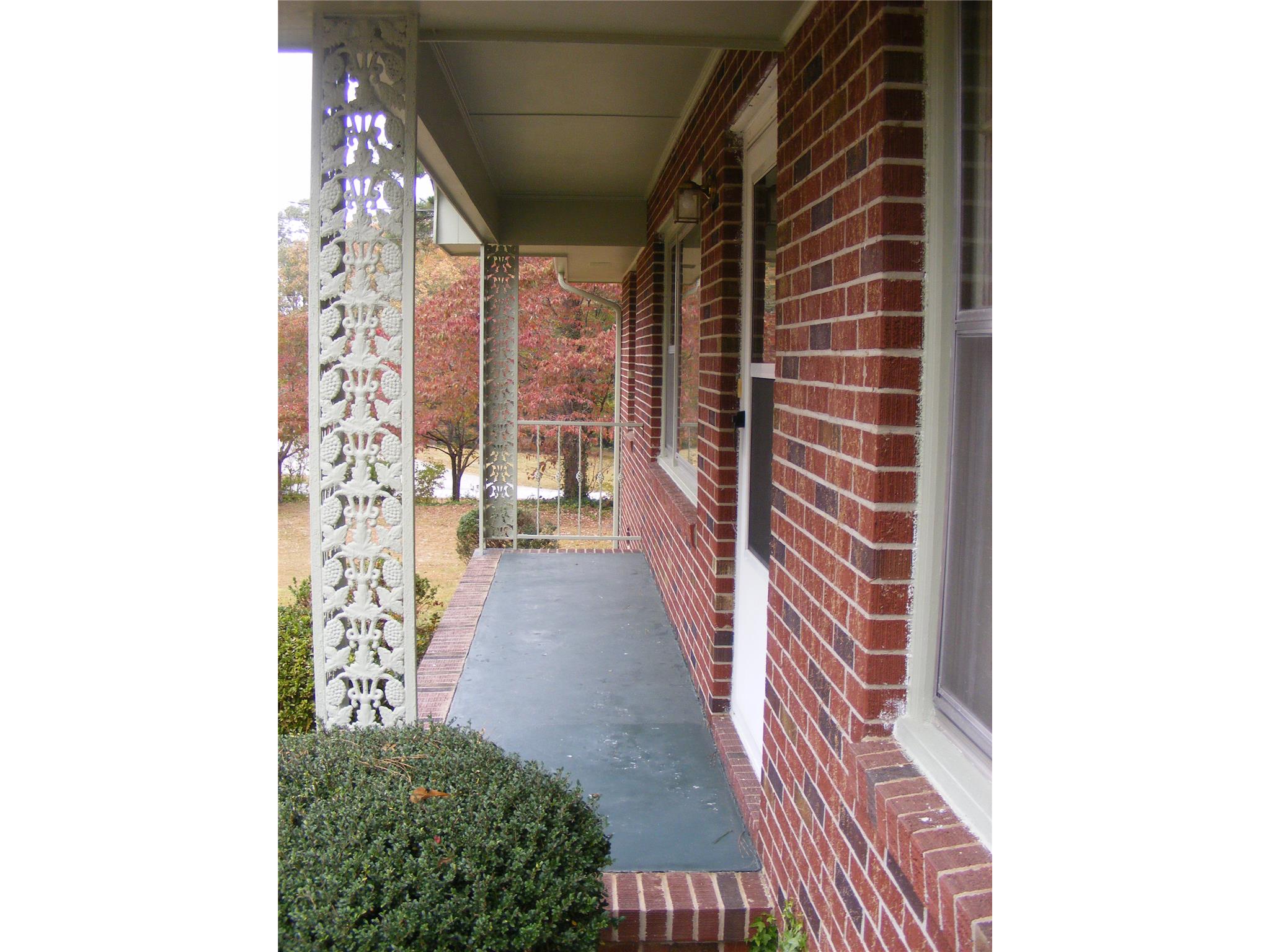 128 Pine Cir, Winder, GA 30680 photo 2