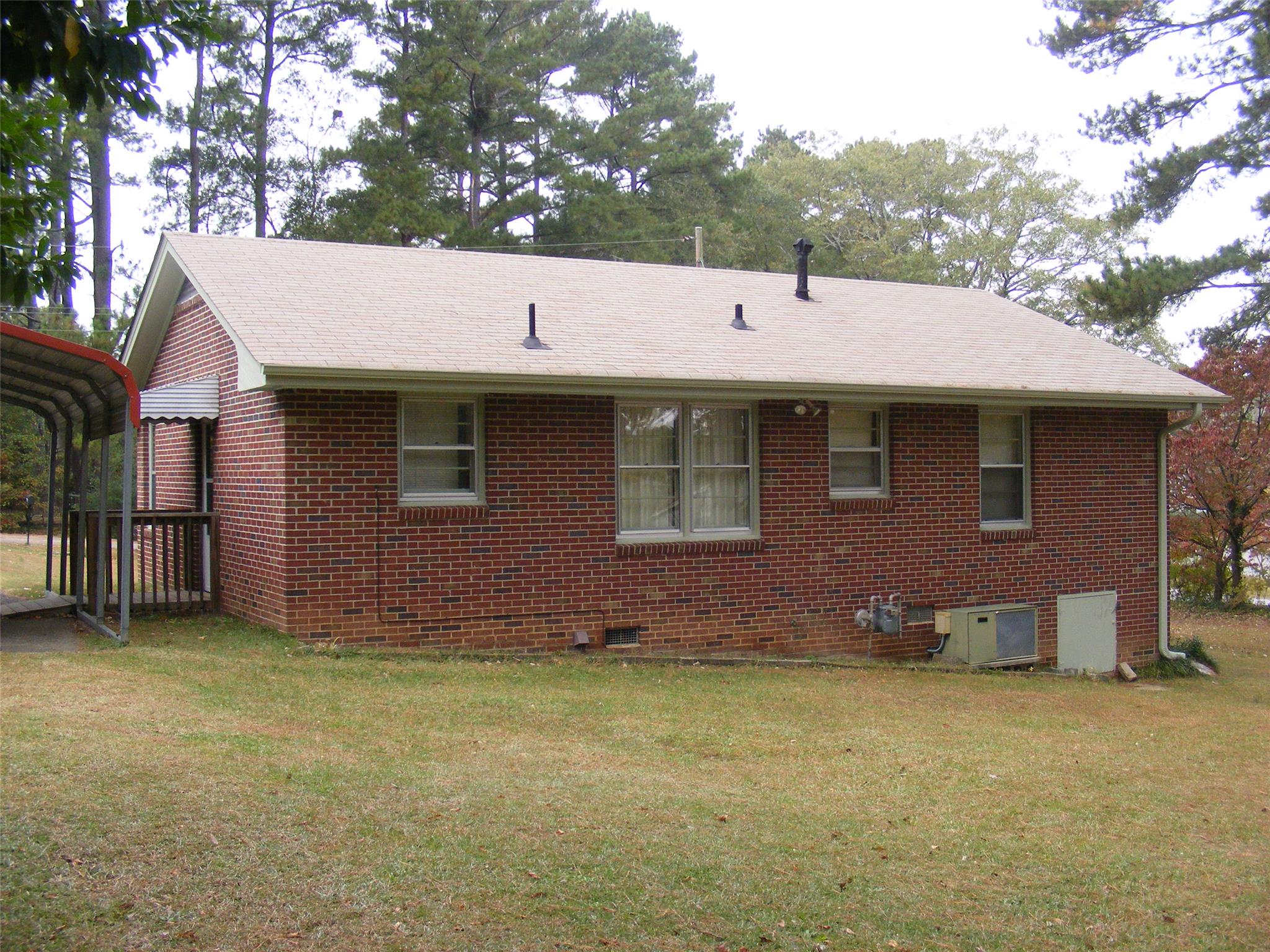 128 Pine Cir, Winder, GA 30680 photo 6