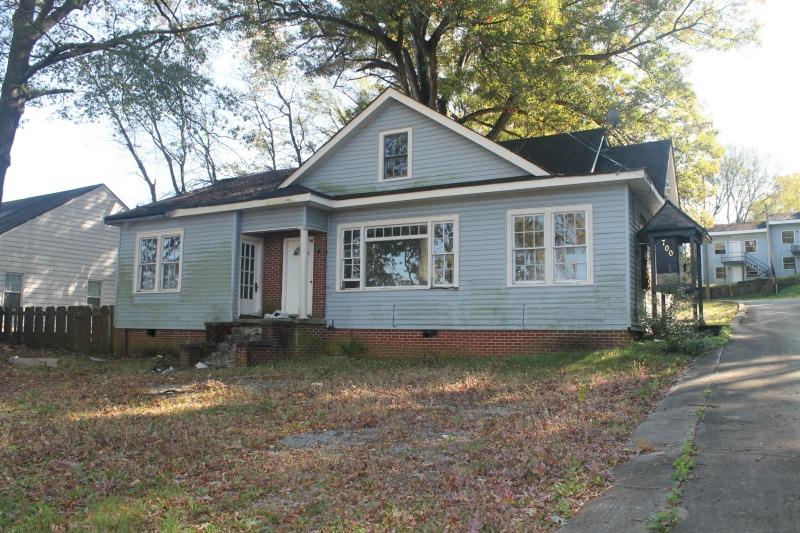 704 E Morris St, Dalton, GA 30720 photo 1