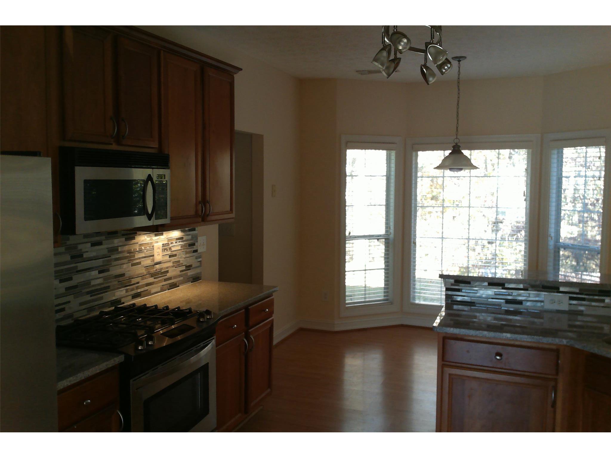 2516 Hampton Park Dr, Buford, GA 30519 photo 2