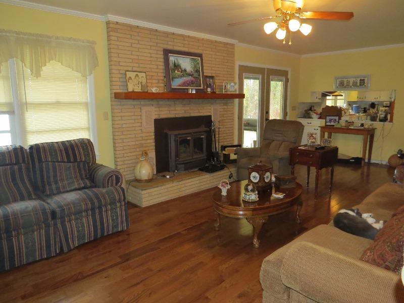 1116 Lakeland Dr, Toccoa, GA 30577 photo 2