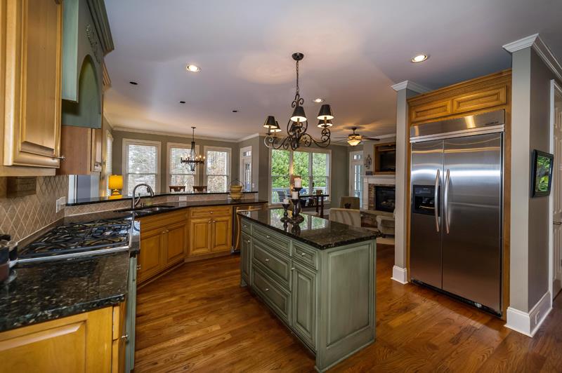 10035 Halstead Dr, Suwanee, GA 30024 photo 7