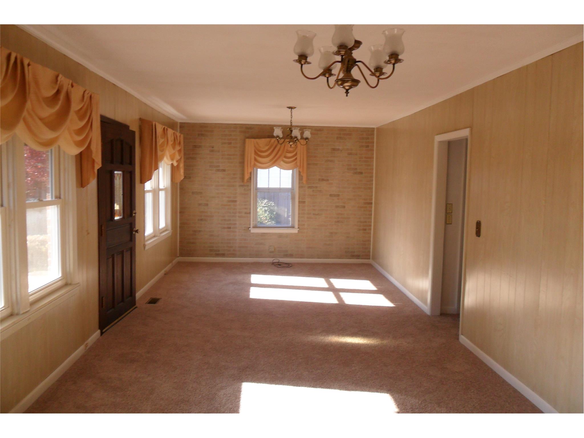 281 Harris St, Toccoa, GA 30577 photo 4