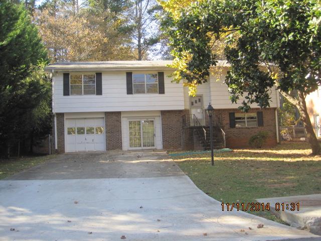 6111 Castleton Ln, Forest Park, GA 30297 photo 1