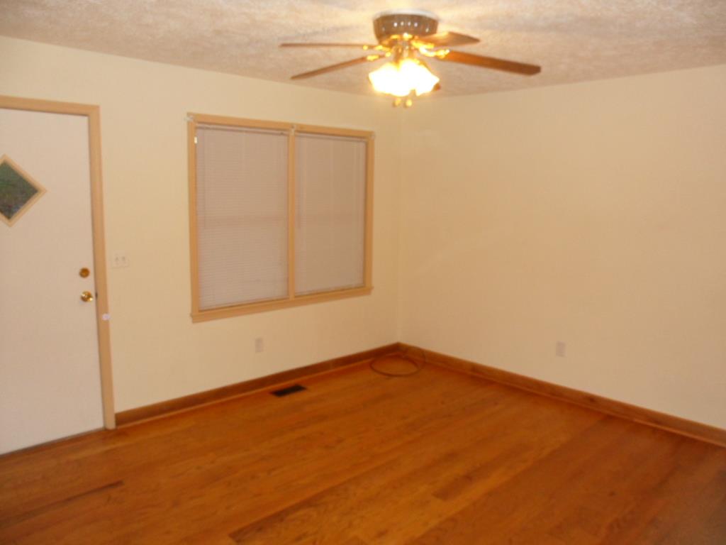 602 Elberta St, Cornelia, GA 30531 photo 2