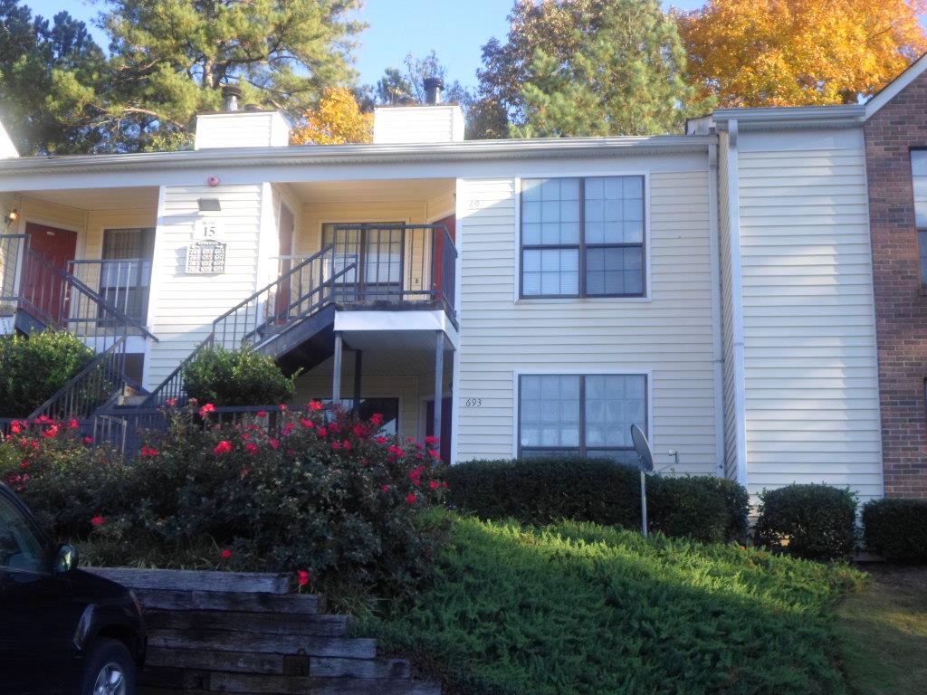 697 Windchase Ln, Stone Mountain, GA 30083 photo 2
