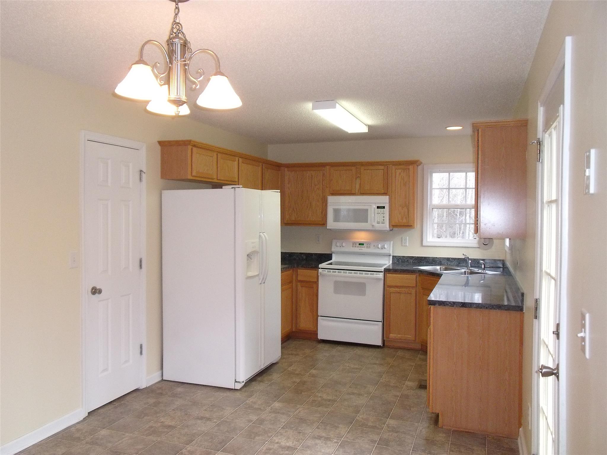 310 Greentree Trl, Temple, GA 30179 photo 4