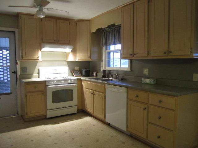 361 Grove St, Barnesville, GA 30204 photo 3
