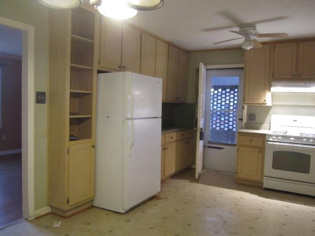 361 Grove St, Barnesville, GA 30204 photo 4