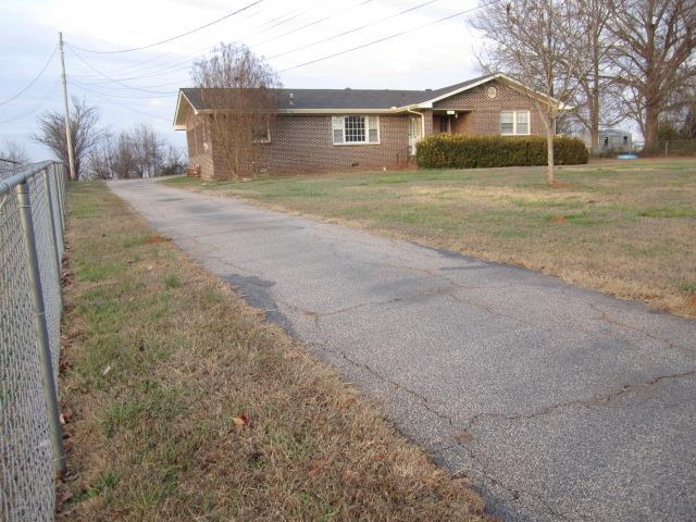 361 Grove St, Barnesville, GA 30204 photo 2