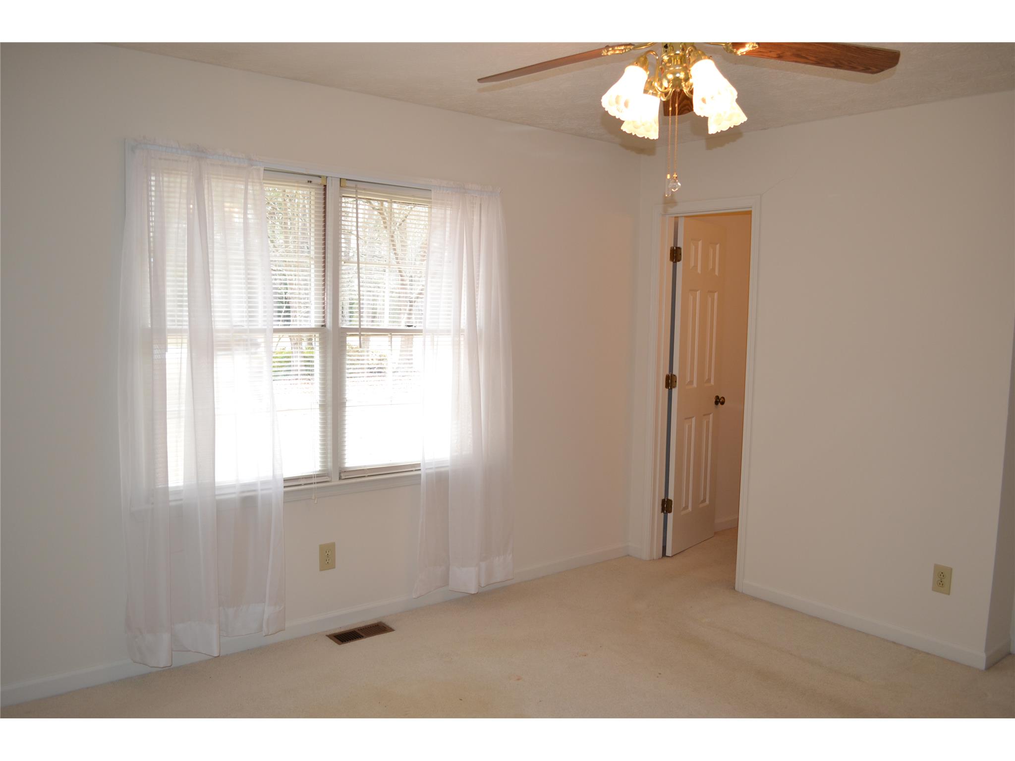 540 Anthony Dr, Tyrone, GA 30290 photo 11