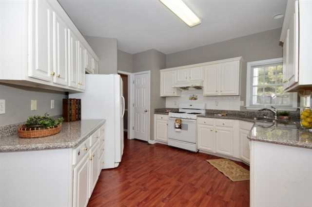 3727 Summer Rose Ct, Atlanta, GA 30341 photo 4
