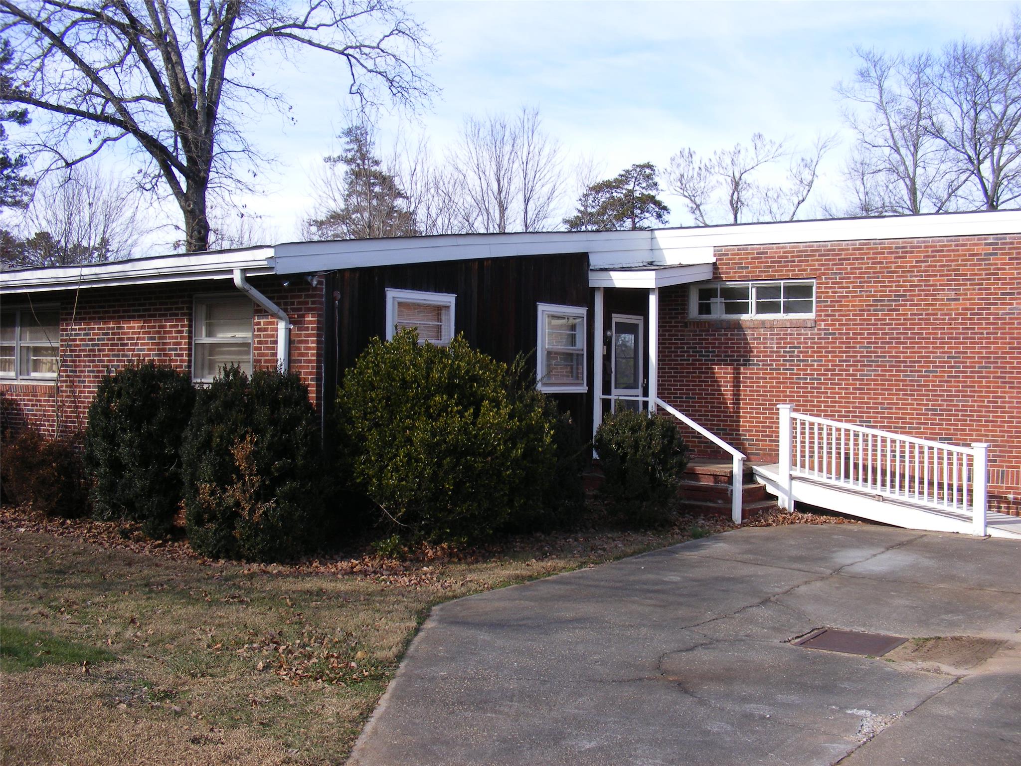 199 Sunrise Cir, Cornelia, GA 30531 photo 1