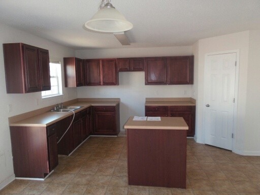 397 Othello Dr, Hampton, GA 30228 photo 6