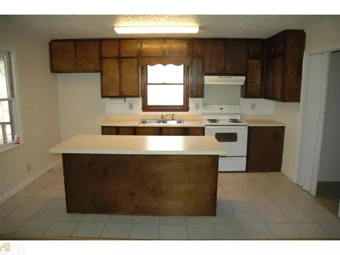 1172 Robert Taylor Rd, Lagrange, GA 30240 photo 2
