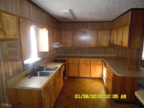 146 E Clifton Ave, Lyons, GA 30436 photo 3