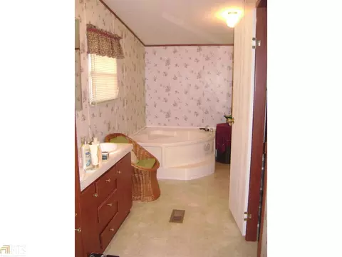 103 W Lakeview Dr, Temple, GA 30179 photo 6