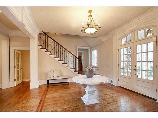 105 Old Barn Ct, Alpharetta, GA 30004 photo 3