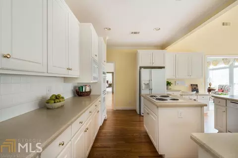 8905 Etching Overlook, Johns Creek, GA 30097 photo 13