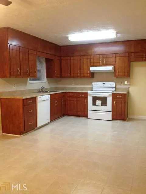 1976 Oxford Dr, Morrow, GA 30260 photo 7