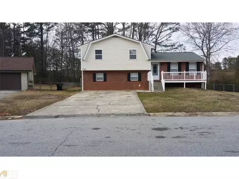 1976 Oxford Dr, Morrow, GA 30260 photo 1