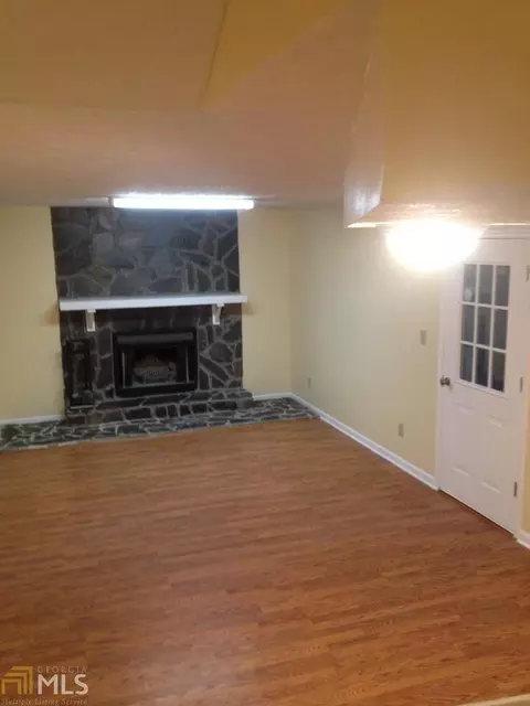 1976 Oxford Dr, Morrow, GA 30260 photo 8