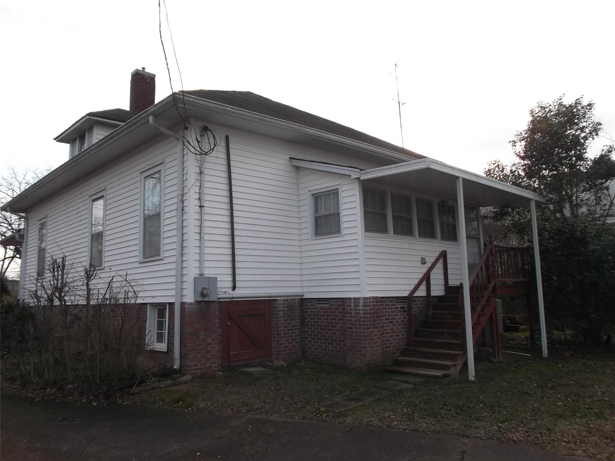 53 Bowden St, Commerce, GA 30529 photo 2